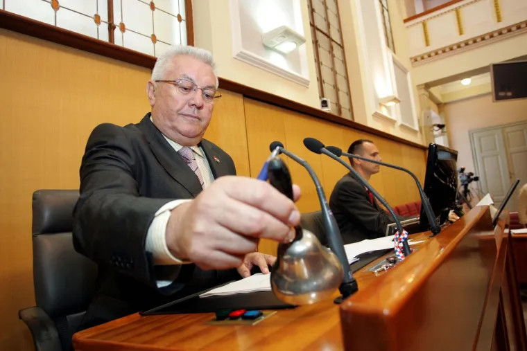 Imamo novi saziv Sabora, prisjetite se tko je žario i palio Markovim trgom dok su Sanader, Kosor i Bebić bili glavni
