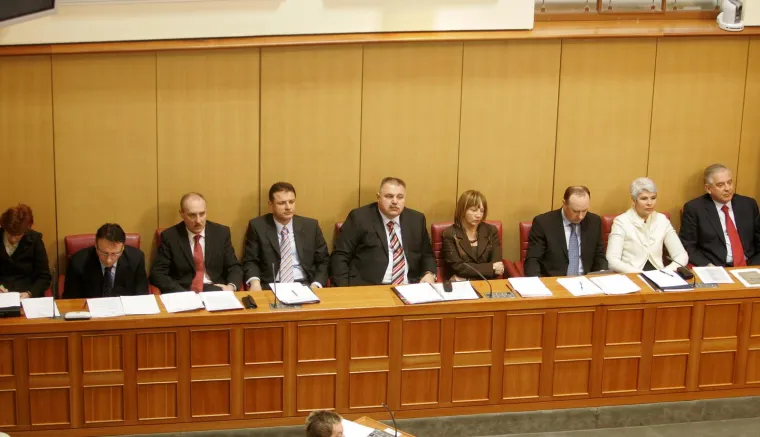 Imamo novi saziv Sabora, prisjetite se tko je žario i palio Markovim trgom dok su Sanader, Kosor i Bebić bili glavni