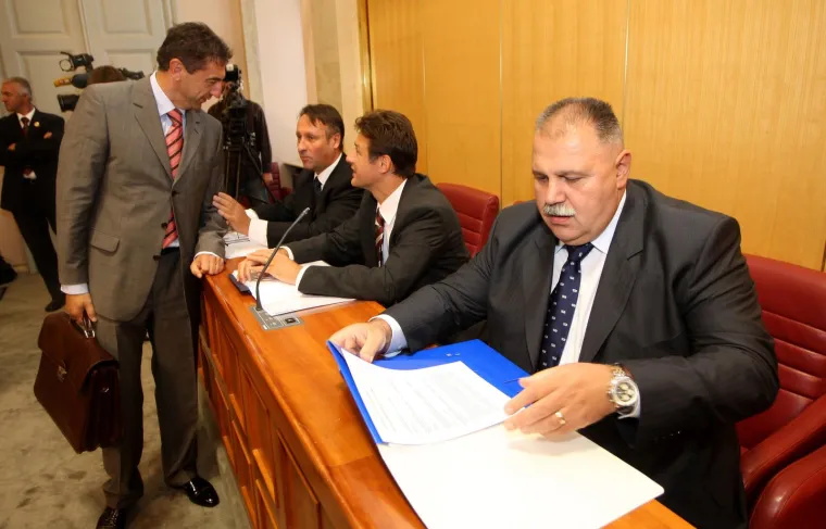 Imamo novi saziv Sabora, prisjetite se tko je žario i palio Markovim trgom dok su Sanader, Kosor i Bebić bili glavni