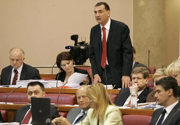 Imamo novi saziv Sabora, prisjetite se tko je žario i palio Markovim trgom dok su Sanader, Kosor i Bebić bili glavni