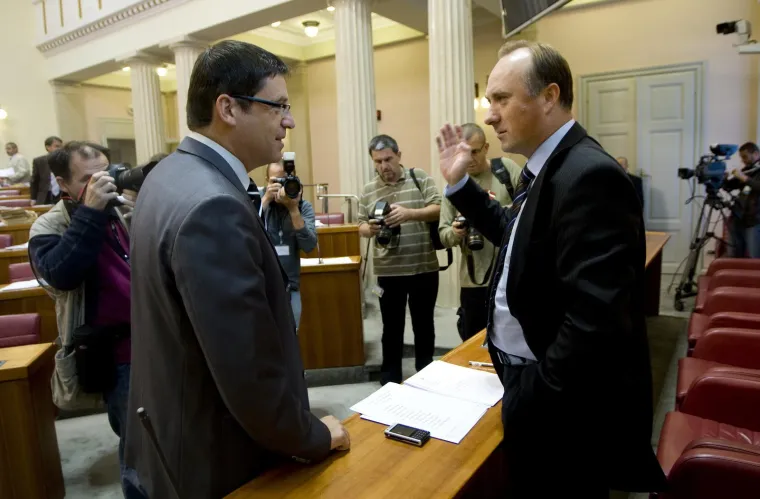 Imamo novi saziv Sabora, prisjetite se tko je žario i palio Markovim trgom dok su Sanader, Kosor i Bebić bili glavni