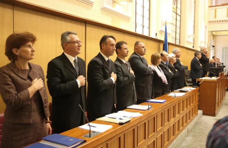 Imamo novi saziv Sabora, prisjetite se tko je žario i palio Markovim trgom dok su Sanader, Kosor i Bebić bili glavni