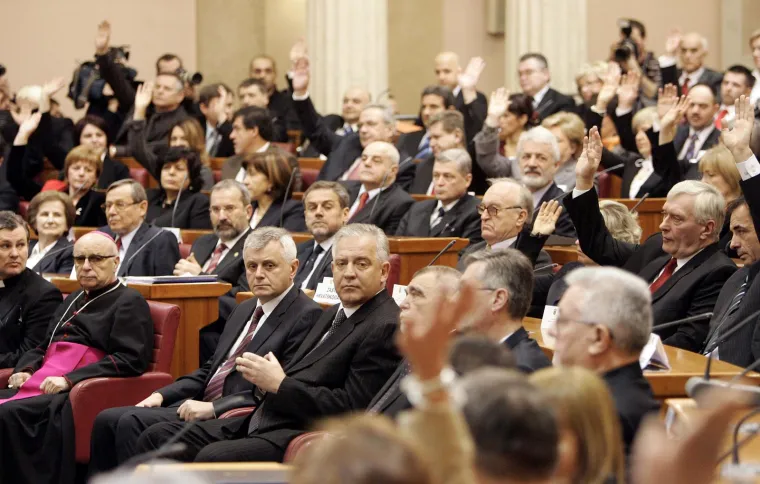 Imamo novi saziv Sabora, prisjetite se tko je žario i palio Markovim trgom dok su Sanader, Kosor i Bebić bili glavni