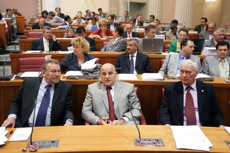 Imamo novi saziv Sabora, prisjetite se tko je žario i palio Markovim trgom dok su Sanader, Kosor i Bebić bili glavni