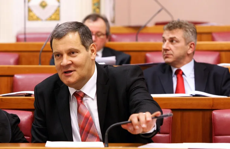 Imamo novi saziv Sabora, prisjetite se tko je žario i palio Markovim trgom dok su Sanader, Kosor i Bebić bili glavni