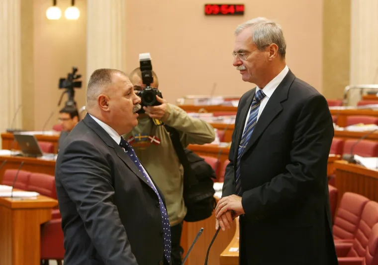 Imamo novi saziv Sabora, prisjetite se tko je žario i palio Markovim trgom dok su Sanader, Kosor i Bebić bili glavni