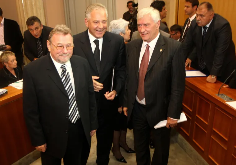 Imamo novi saziv Sabora, prisjetite se tko je žario i palio Markovim trgom dok su Sanader, Kosor i Bebić bili glavni