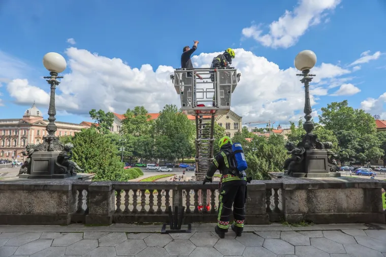 Dim na sve strane! Zagrepčani pomislili da gori HNK. Vatrogasci ih smirili: 'Vježba je'