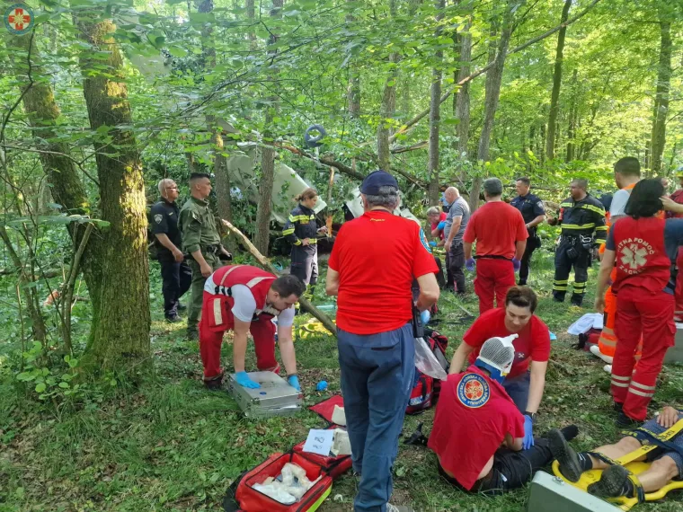 HGSS je objavio dramatične fotografije spašavanja nakon pada zrakoplova kraj Zagreba