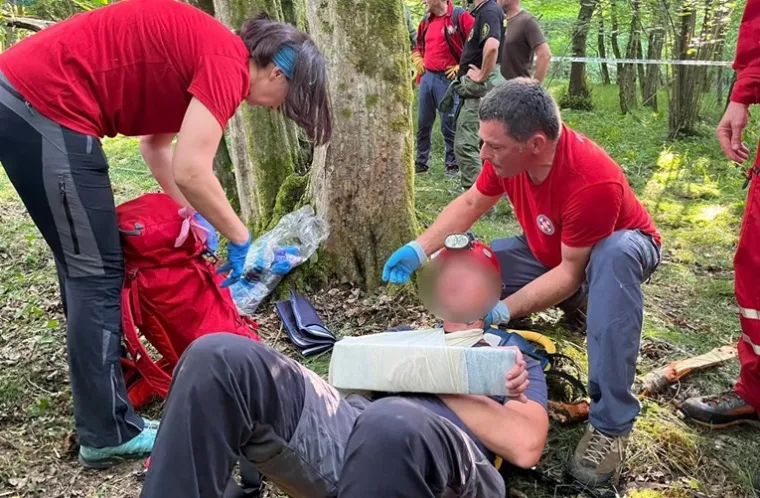 HGSS je objavio dramatične fotografije spašavanja nakon pada zrakoplova kraj Zagreba
