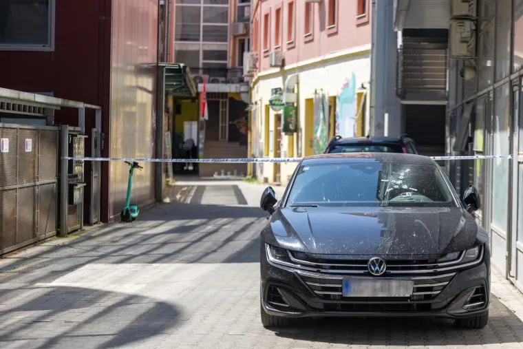 Ovo je propucani auto sportskog direktora Osijeka: U staklu su rupe od sedam metaka