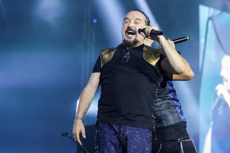 Dubrovnik je za poseban dan angažirao talijansku zvijezdu Zucchera i Tonyja Cetinskog. Honorar Cetinskog iznosi 60 tisuća eura i bit će u potpunosti isplaćen iz proračuna Grada Dubrovnika, dok tro&scaron;ak za nastup talijanske superzvijezde iznosi 300 tisuća eura te će ga pokriti sponzori.