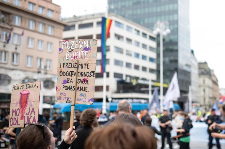 Ovako je jutros izgledao centar Zagreba: Molitelji naišli na konkurenciju protuprosvjednika