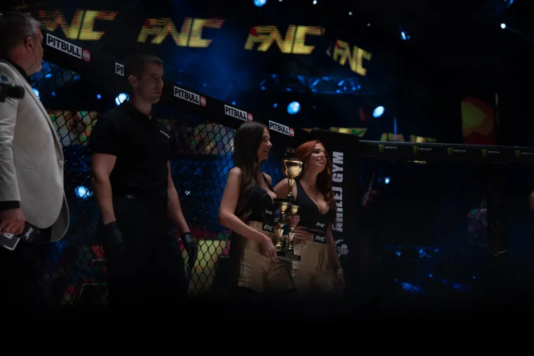 Spektakl u Beogradu opravdao očekivanja: Veliku pažnju plijenile su i ring djevojke