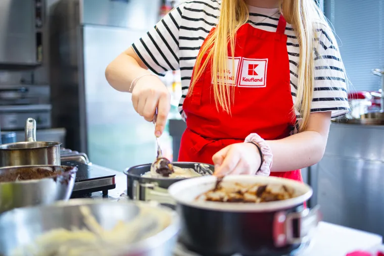 &Scaron;tićenice Centra za djecu Zagreb uspje&scaron;no su savladale osnove kuhanja te su im uručeni certifikati o pohađanju Kaufland &scaron;kole kuhanja