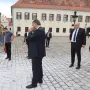 Muškarac se zapalio ispred Vlade, liječnici mu se bore za život!