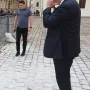 Muškarac se zapalio ispred Vlade, liječnici mu se bore za život!