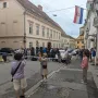 Muškarac se zapalio ispred Vlade, liječnici mu se bore za život!