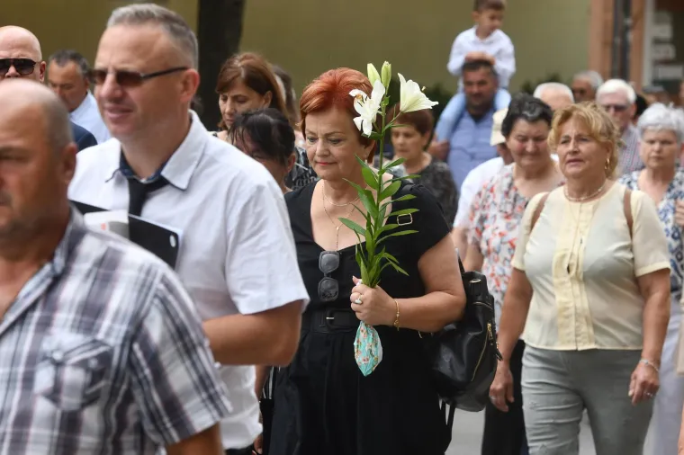 Ljiljani i procesije: Vjernici diljem zemlje slave Antunovo. U crkvi i Josipa ex Rimac u dizajnerskim krpicama