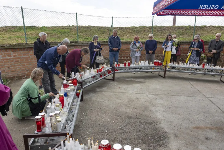 Ljiljani i procesije: Vjernici diljem zemlje slave Antunovo. U crkvi i Josipa ex Rimac u dizajnerskim krpicama