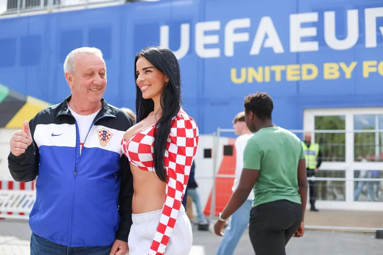 Ivana Knoll stigla u Berlin i fotkala se s fanovima: Bili su odu&scaron;evljeni