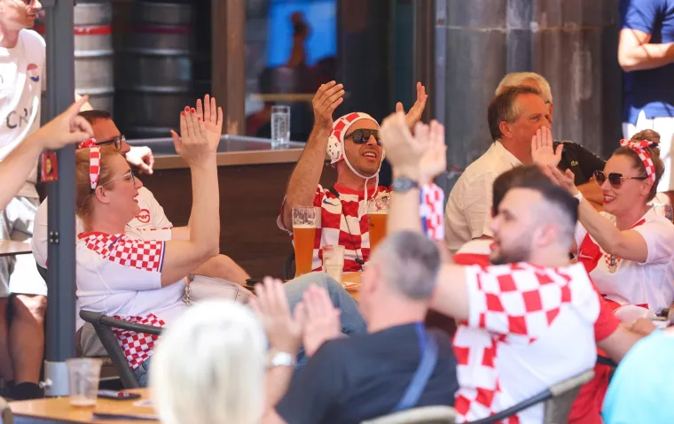 Hrvati okupirali Leipzig, pažnju je privukla misteriozna plavokosa ljepotica