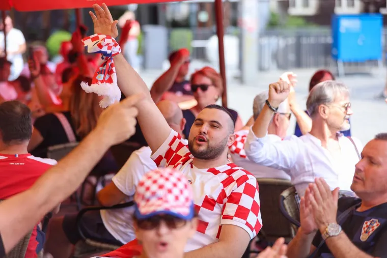 Hrvati okupirali Leipzig, pažnju je privukla misteriozna plavokosa ljepotica