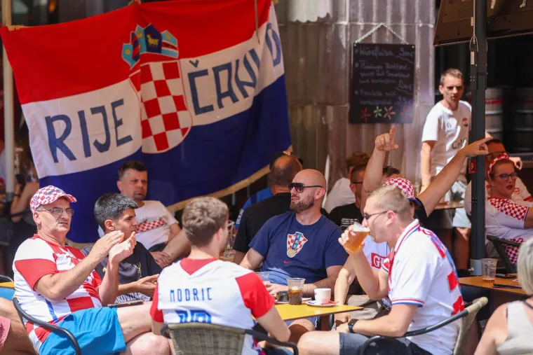 Hrvati okupirali Leipzig, pažnju je privukla misteriozna plavokosa ljepotica