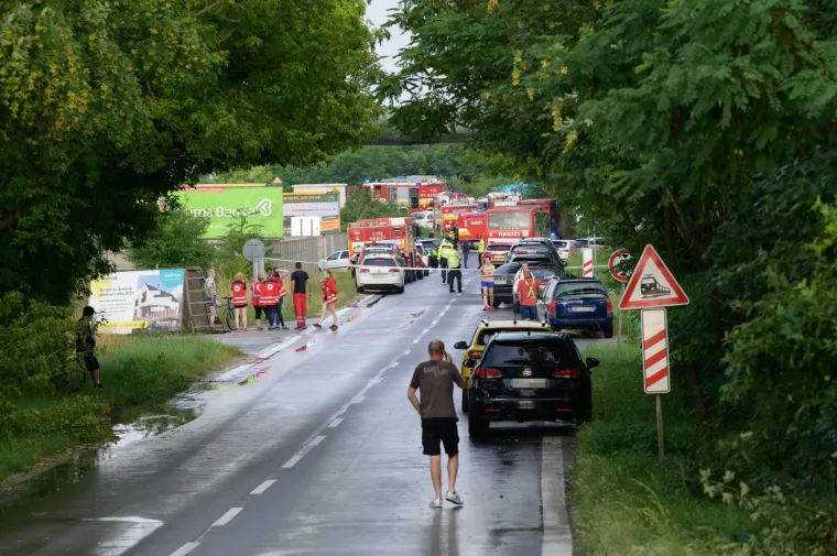 U stravičnom sudaru vlaka i autobusa u Slovačkoj, petero mrtvih!