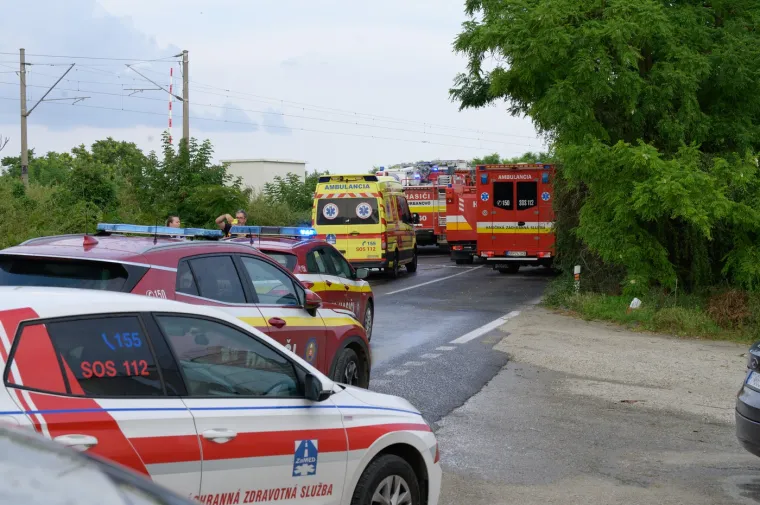 U stravičnom sudaru vlaka i autobusa u Slovačkoj, petero mrtvih!