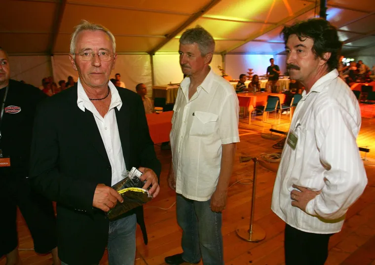 Sjećate li se ovog? Bare, Dino i Aki pjevali protiv droge. Pogledajte tko je sve jo&scaron; bio