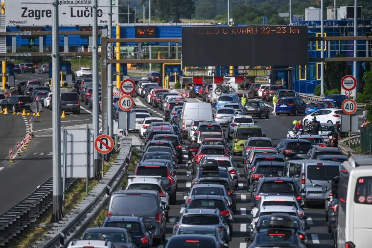 BMW za 700, Audi za 200 eura. Ima tu i traktora i tegljača. Evo što sve država prodaje