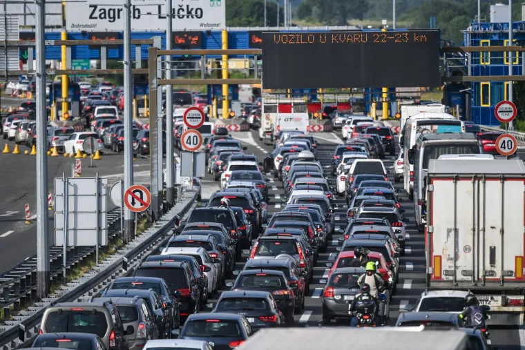 BMW za 700, Audi za 200 eura. Ima tu i traktora i tegljača. Evo što sve država prodaje