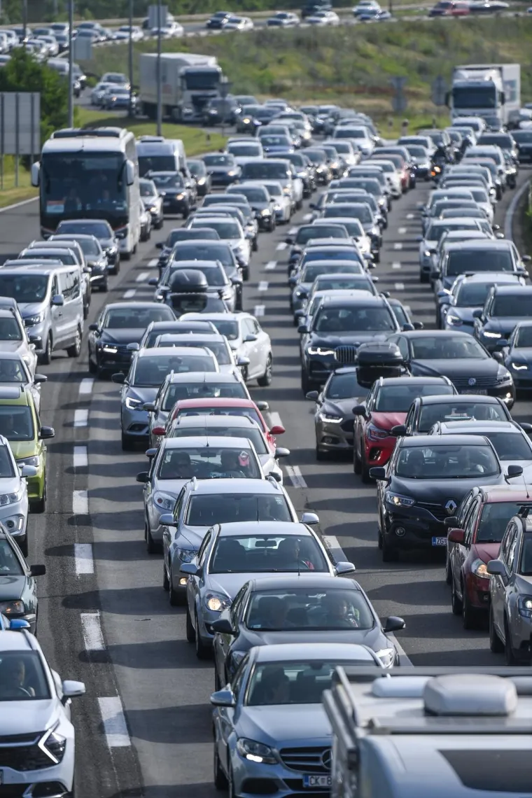 BMW za 700, Audi za 200 eura. Ima tu i traktora i tegljača. Evo &scaron;to sve država prodaje