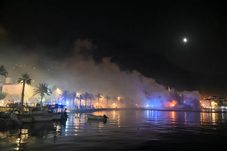 U noći gorjela jahta vrijedna 3 milijuna eura, brzom reakcijom građana i vatrogasaca spriječena još veća tragedija