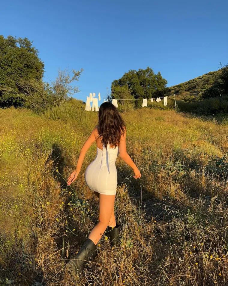 Kylie Jenner očarala fanove u bijelom: Pozirala u zanosnim kombinacijama