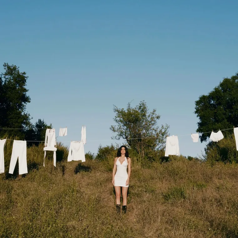 Kylie Jenner očarala fanove u bijelom: Pozirala u zanosnim kombinacijama