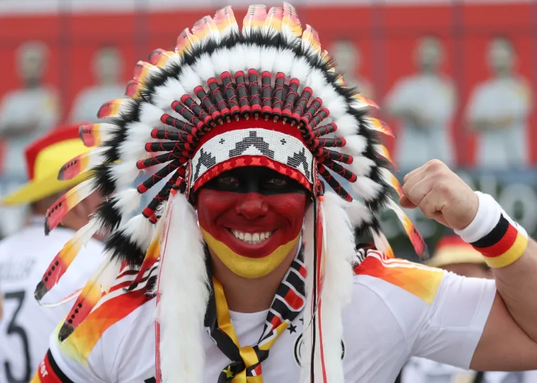 Od krumpirića do Super Maria: Pogledajte najkreativnije kostime navijača na Europskom prvenstvu