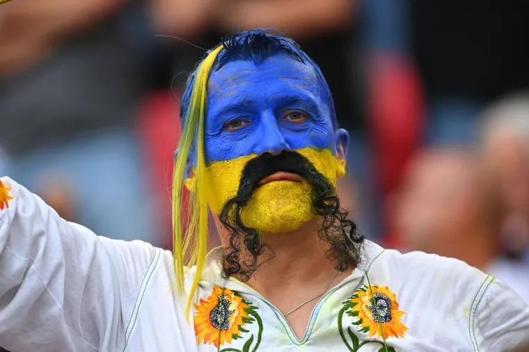 Od krumpirića do Super Maria: Pogledajte najkreativnije kostime navijača na Europskom prvenstvu