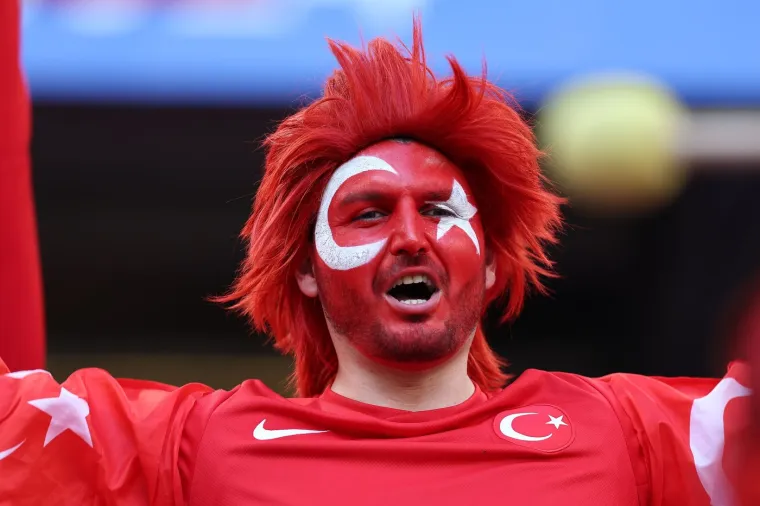 Od krumpirića do Super Maria: Pogledajte najkreativnije kostime navijača na Europskom prvenstvu