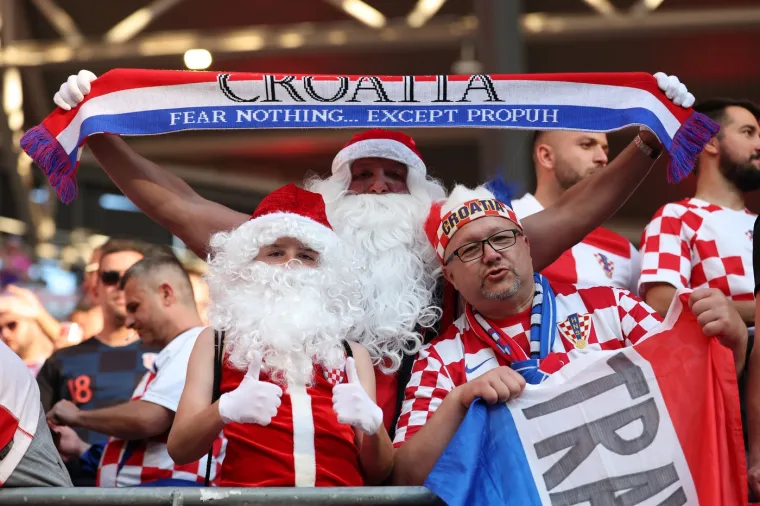 Od krumpirića do Super Maria: Pogledajte najkreativnije kostime navijača na Europskom prvenstvu