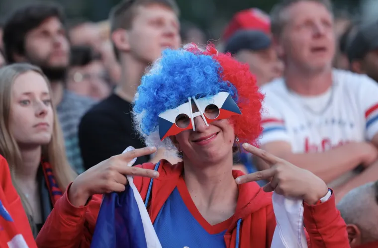 Od krumpirića do Super Maria: Pogledajte najkreativnije kostime navijača na Europskom prvenstvu