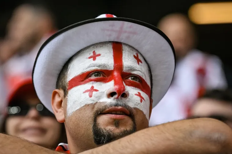 Od krumpirića do Super Maria: Pogledajte najkreativnije kostime navijača na Europskom prvenstvu