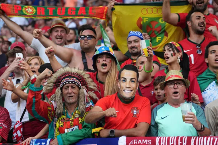 Od krumpirića do Super Maria: Pogledajte najkreativnije kostime navijača na Europskom prvenstvu