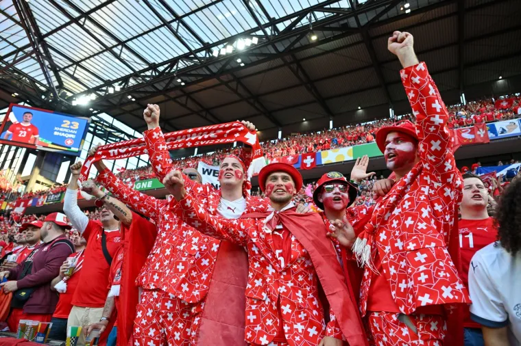 Od krumpirića do Super Maria: Pogledajte najkreativnije kostime navijača na Europskom prvenstvu