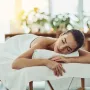 Provjerite nude li posebne pakete ili popuste za dnevne goste, kao što su grupni fitness treninzi ili posebne cijene za spa tretmane.
