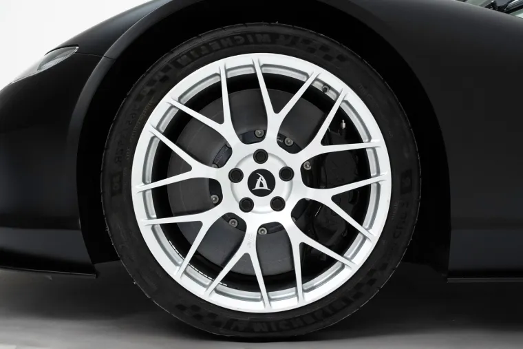 Najbrži električni automobil ide na dražbu, u pitanju je monstrum koji može dosegnuti 437 km/h!