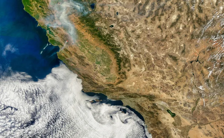 9. Toplinski val u SAD-u: Toplinski val u Sjedinjenim Američkim Državama: Dijelove juga SAD-a i srednjeg zapada pogodile su ekstremno visoke temperature tijekom ljeta 1980. godine. Ovaj masivni toplinski val bio je jedan od najdužih koji su zabilježeni, a neke procjene govore o ukupnom broju smrtnih slučajeva čak do 10 000 ljudi, računajući neizravne smrti. 