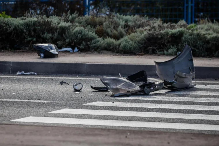 Užasavajući prizori u Ka&scaron;tel &Scaron;tafiliću: Jedan auto totalno zgužvan, drugi razbijen