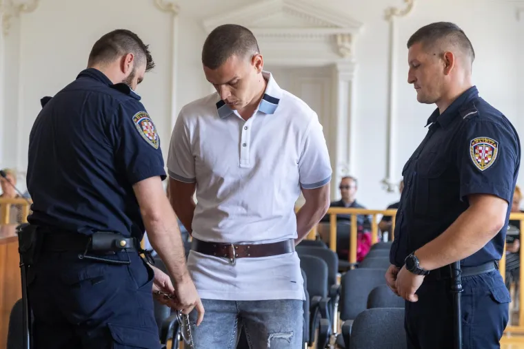 U sudnicu stigao policajac koji se sumnjiči da je brutalno ubio studenticu Mihaelu